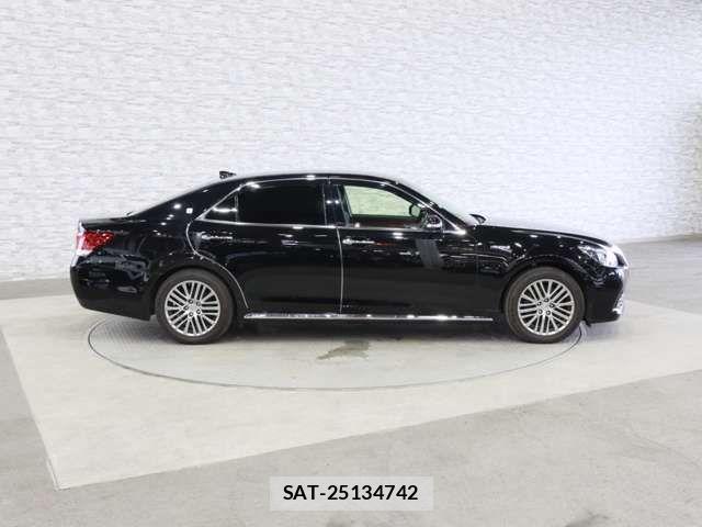 Toyota CROWN MAJESTA 2016-11 7357271-12