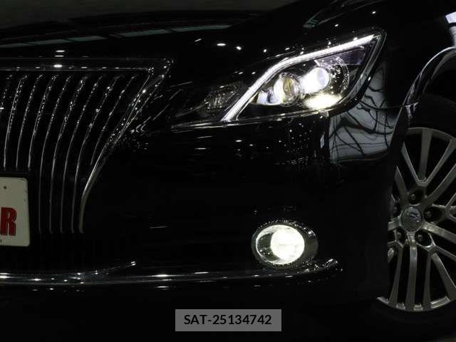 Toyota CROWN MAJESTA 2016-11 7357271-14
