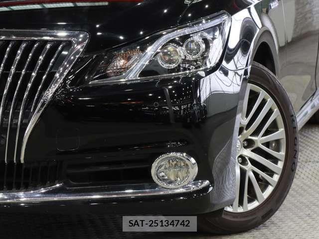 Toyota CROWN MAJESTA 2016-11 7357271-15