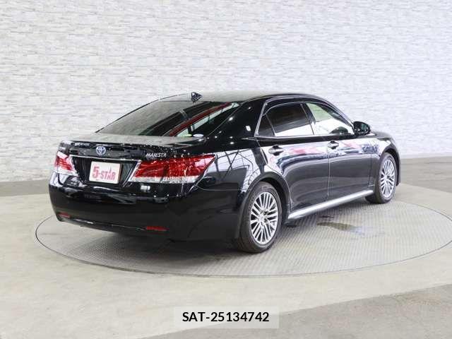 Toyota CROWN MAJESTA 2016-11 7357271-18