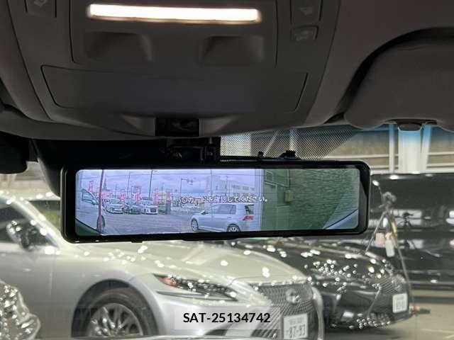 Toyota CROWN MAJESTA 2016-11 7357271-6