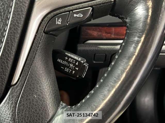 Toyota CROWN MAJESTA 2016-11 7357271-8