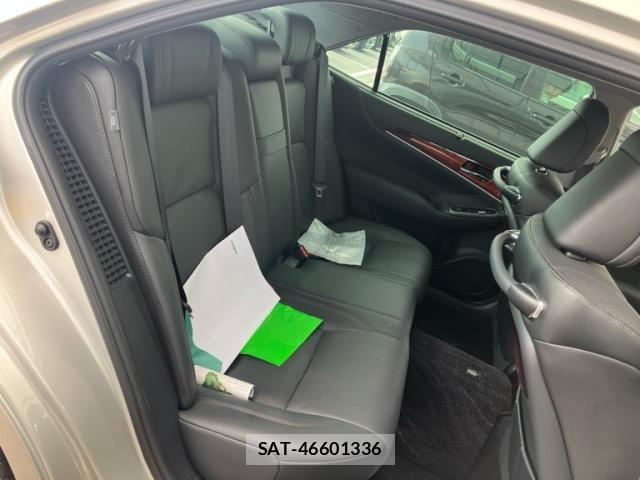 Toyota CROWN MAJESTA 2013-09 7357275-9