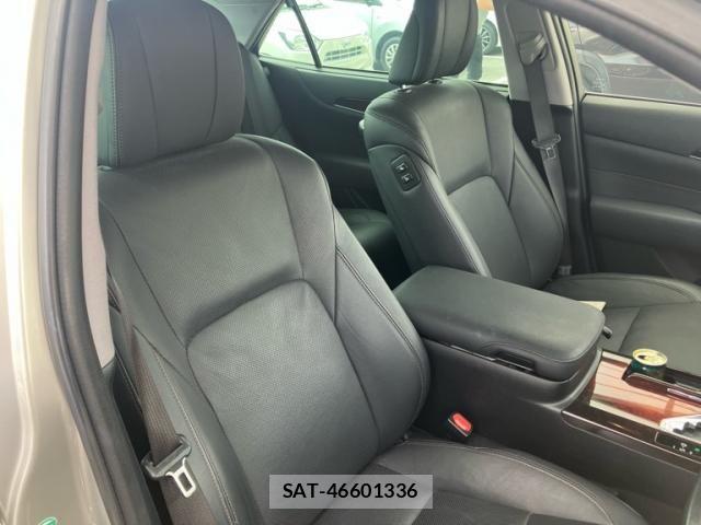 Toyota CROWN MAJESTA 2013-09 7357275-10