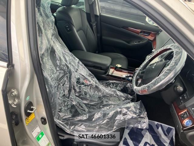 Toyota CROWN MAJESTA 2013-09 7357275-12