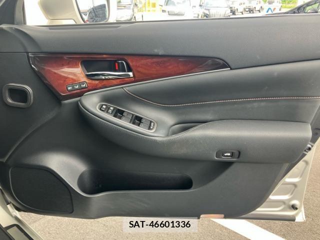 Toyota CROWN MAJESTA 2013-09 7357275-18