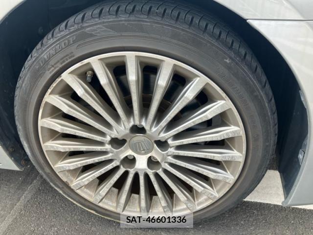 Toyota CROWN MAJESTA 2013-09 7357275-7