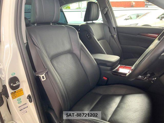 Toyota CROWN MAJESTA 2014-03 7391708-9