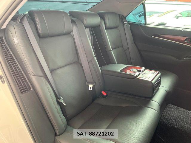 Toyota CROWN MAJESTA 2014-03 7391708-10