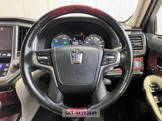 Toyota CROWN MAJESTA 2017-11 7391706-14