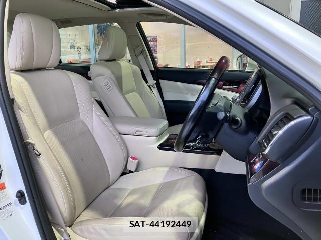 Toyota CROWN MAJESTA 2017-11 7391706-15