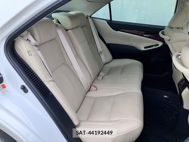 Toyota CROWN MAJESTA 2017-11 7391706-16