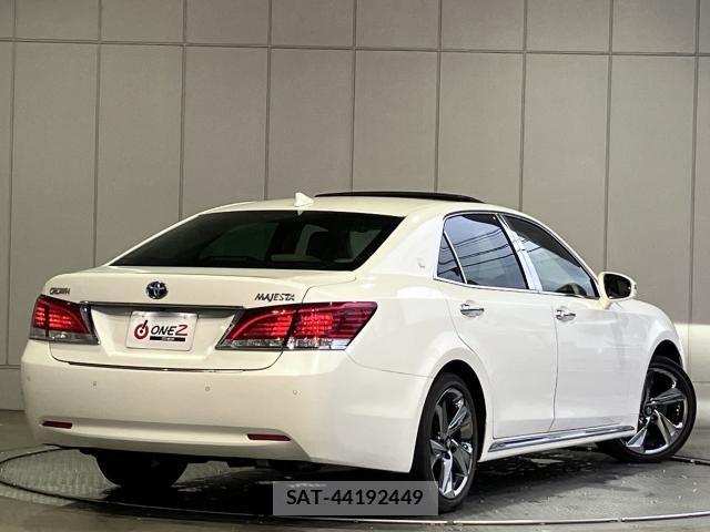 Toyota CROWN MAJESTA 2017-11 7391706-1