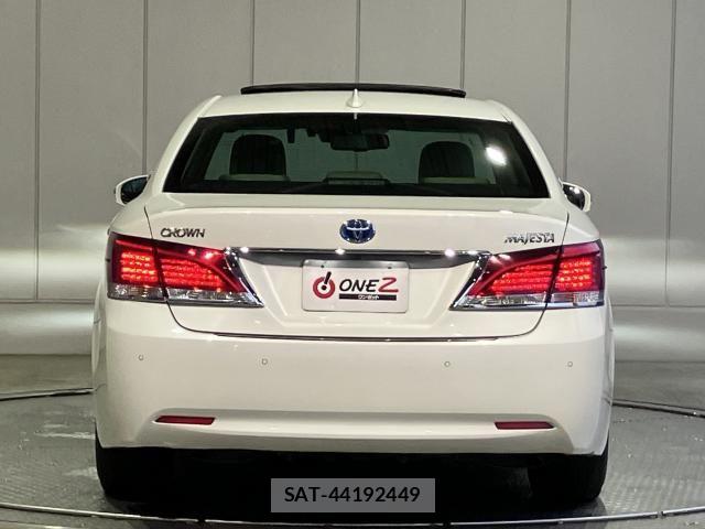 Toyota CROWN MAJESTA 2017-11 7391706-24