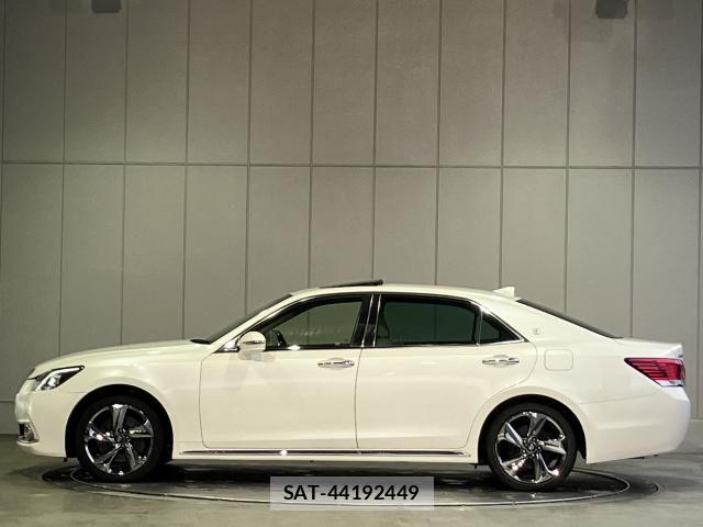 Toyota CROWN MAJESTA 2017-11 7391706-27