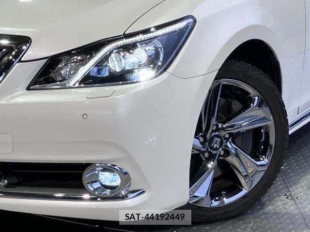 Toyota CROWN MAJESTA 2017-11 7391706-2
