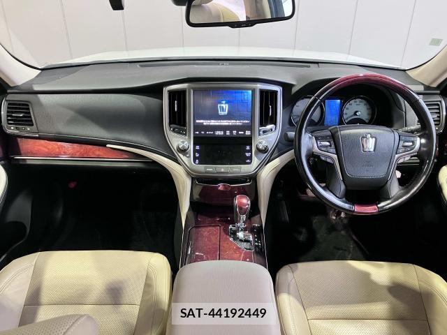 Toyota CROWN MAJESTA 2017-11 7391706-5