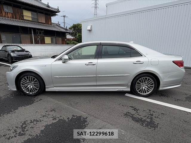 Toyota CROWN MAJESTA 2017-03 7453649-11