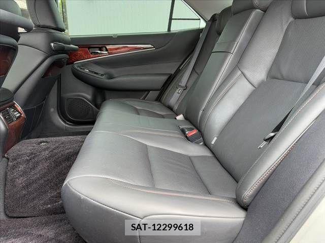 Toyota CROWN MAJESTA 2017-03 7453649-18
