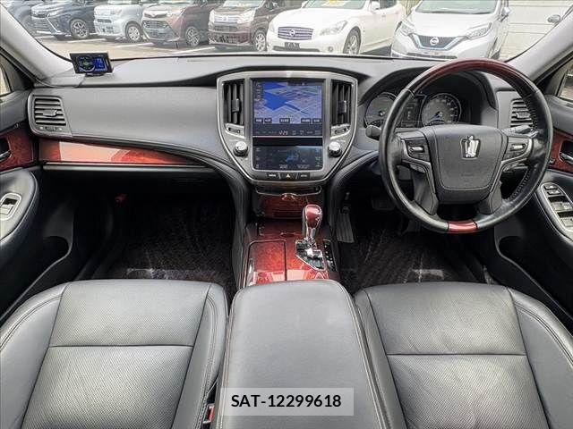 Toyota CROWN MAJESTA 2017-03 7453649-1