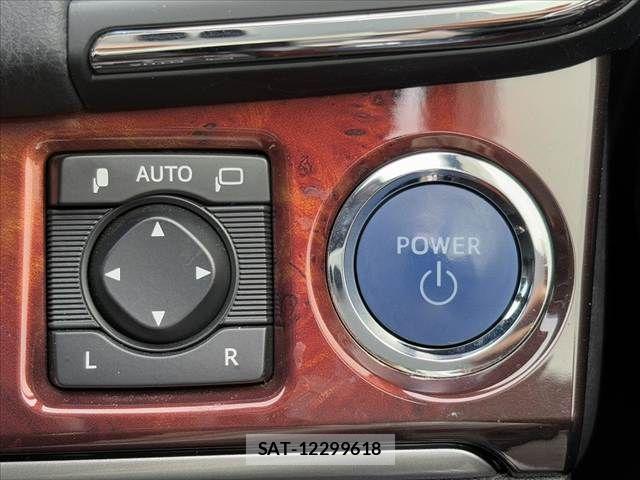 Toyota CROWN MAJESTA 2017-03 7453649-27