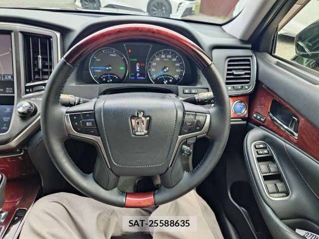 Toyota CROWN MAJESTA 2015-05 7722155-12