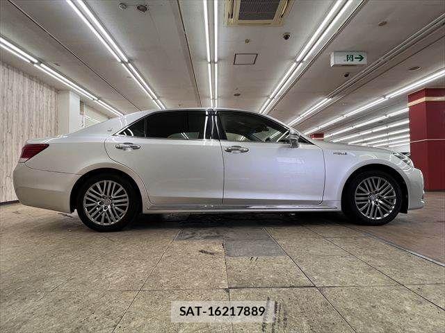 Toyota CROWN MAJESTA 2015-08 7722154-15