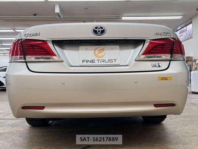 Toyota CROWN MAJESTA 2015-08 7722154-16