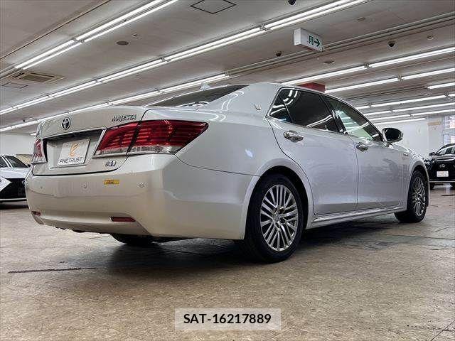 Toyota CROWN MAJESTA 2015-08 7722154-17