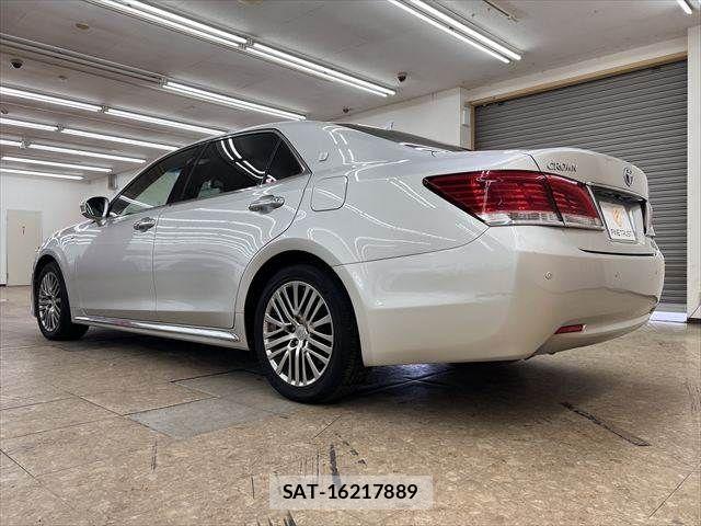 Toyota CROWN MAJESTA 2015-08 7722154-18