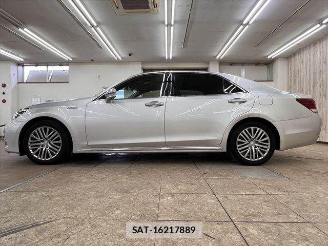 Toyota CROWN MAJESTA 2015-08 7722154-19