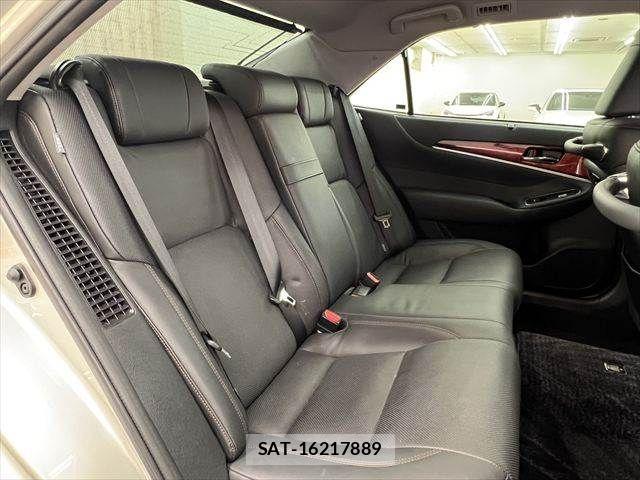 Toyota CROWN MAJESTA 2015-08 7722154-7