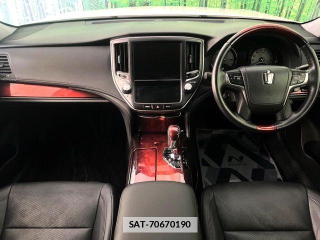 Toyota CROWN MAJESTA 2013-09 7783782-1