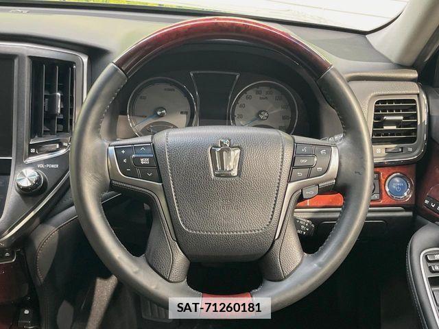 Toyota CROWN MAJESTA 2014-02 7902446-11