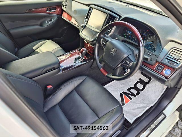 Toyota CROWN MAJESTA 2016-06 7961027-10