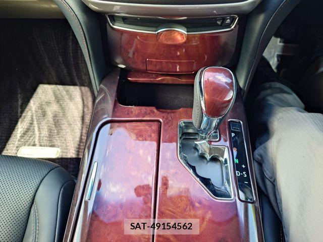 Toyota CROWN MAJESTA 2016-06 7961027-17