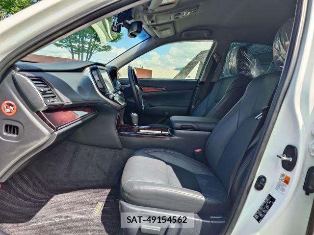 Toyota CROWN MAJESTA 2016-06 7961027-19