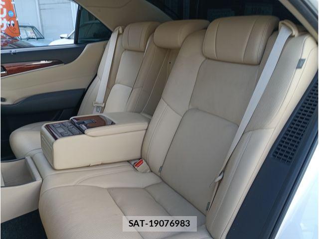Toyota CROWN MAJESTA 2013-09 8035001-17