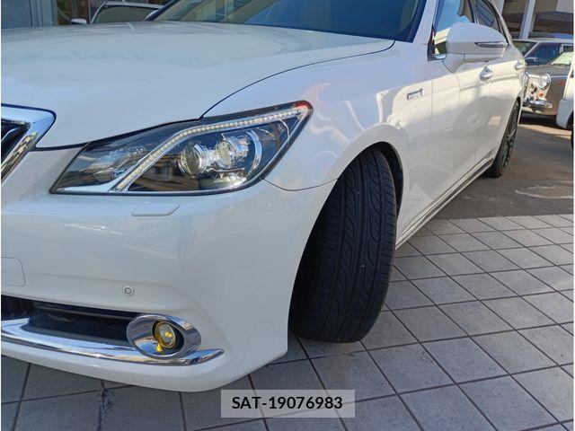 Toyota CROWN MAJESTA 2013-09 8035001-3