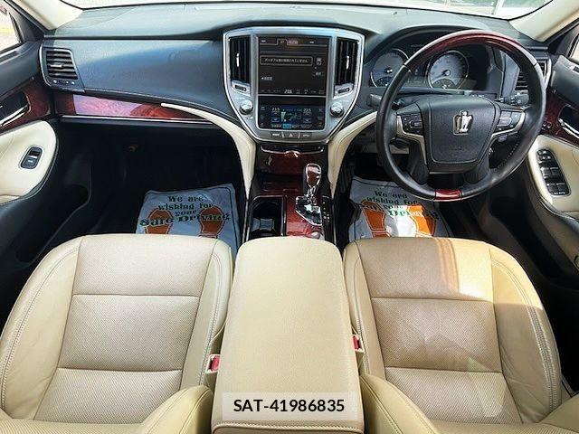 Toyota CROWN MAJESTA 2014-03 8035000-1