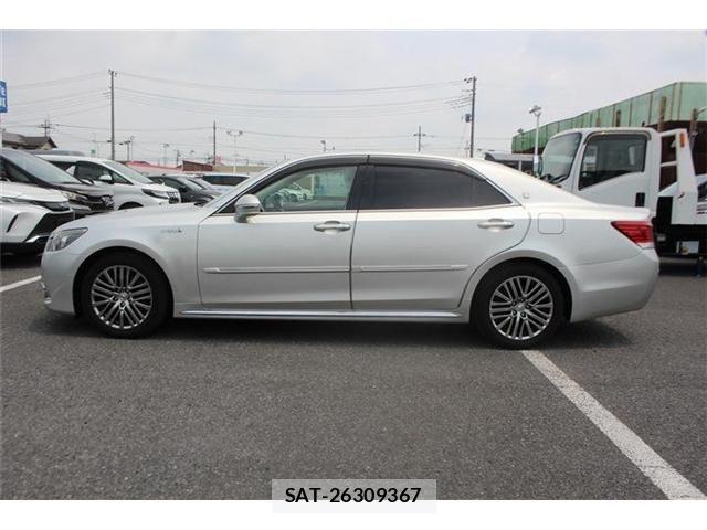 Toyota CROWN MAJESTA 2014-04 8073360-10