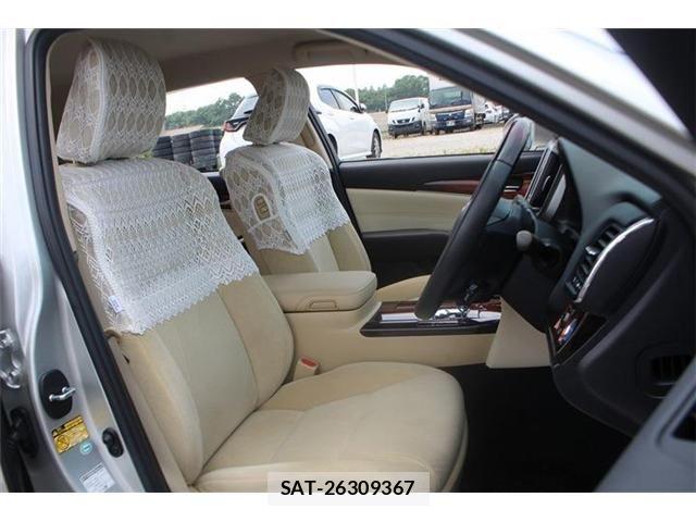Toyota CROWN MAJESTA 2014-04 8073360-21