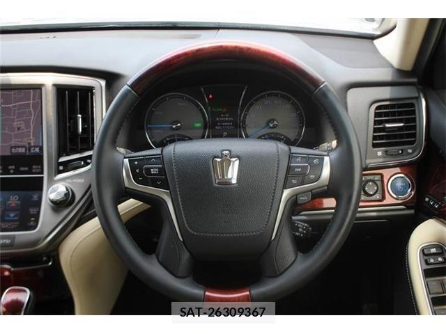 Toyota CROWN MAJESTA 2014-04 8073360-27