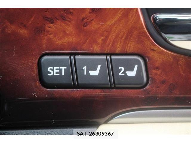 Toyota CROWN MAJESTA 2014-04 8073360-4