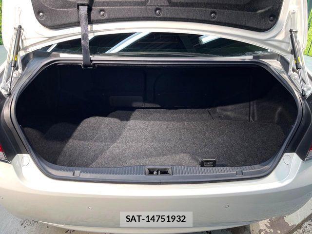 Toyota CROWN MAJESTA 2016-06 8098637-9