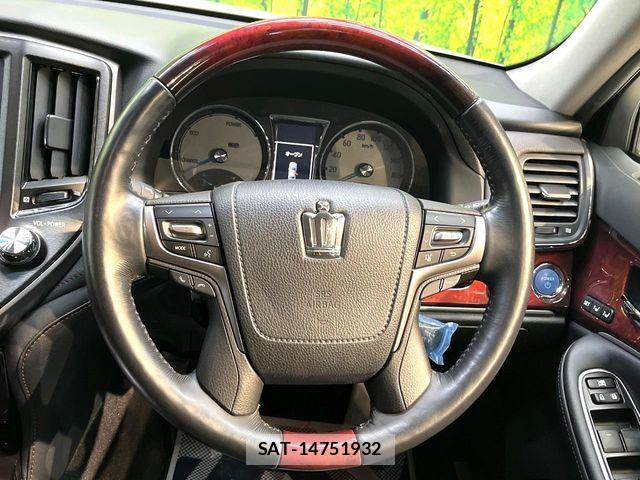 Toyota CROWN MAJESTA 2016-06 8098637-10