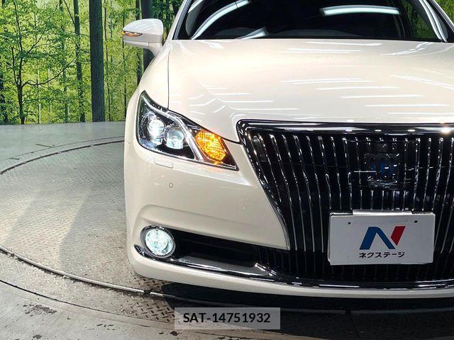 Toyota CROWN MAJESTA 2016-06 8098637-11
