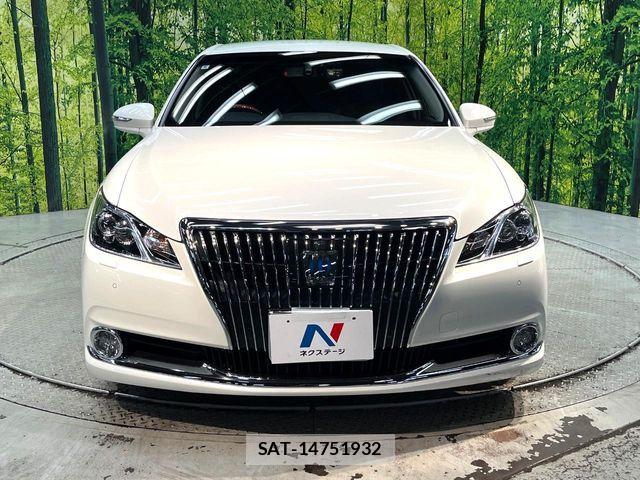 Toyota CROWN MAJESTA 2016-06 8098637-13