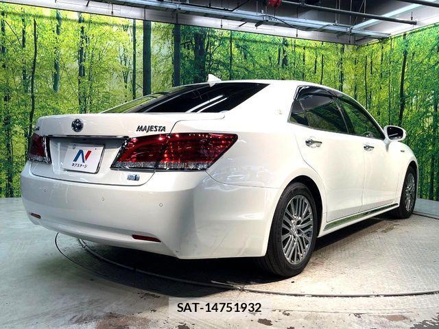 Toyota CROWN MAJESTA 2016-06 8098637-16
