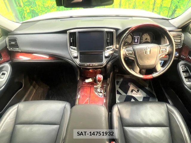 Toyota CROWN MAJESTA 2016-06 8098637-1